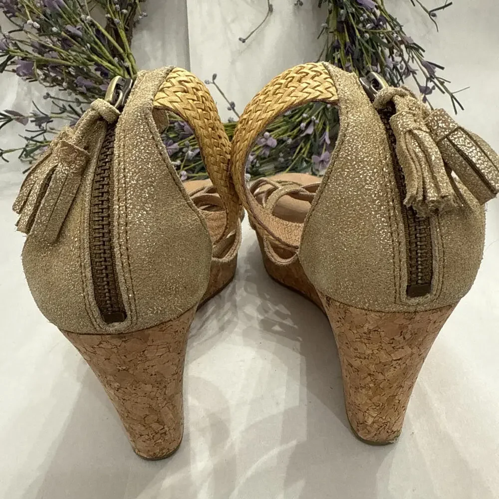 UGG Womens Sz 8.5 Lillie Gold Suede Metallic Wedge Sandal Boho Cottageco… - Picture 7 of 12